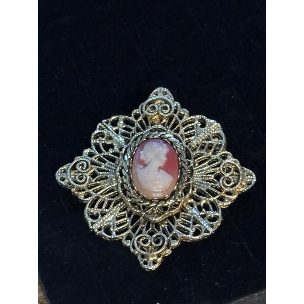 Vintage Cameo Brooch Pendant Victorian Style Gold-Tone Filigree Oval